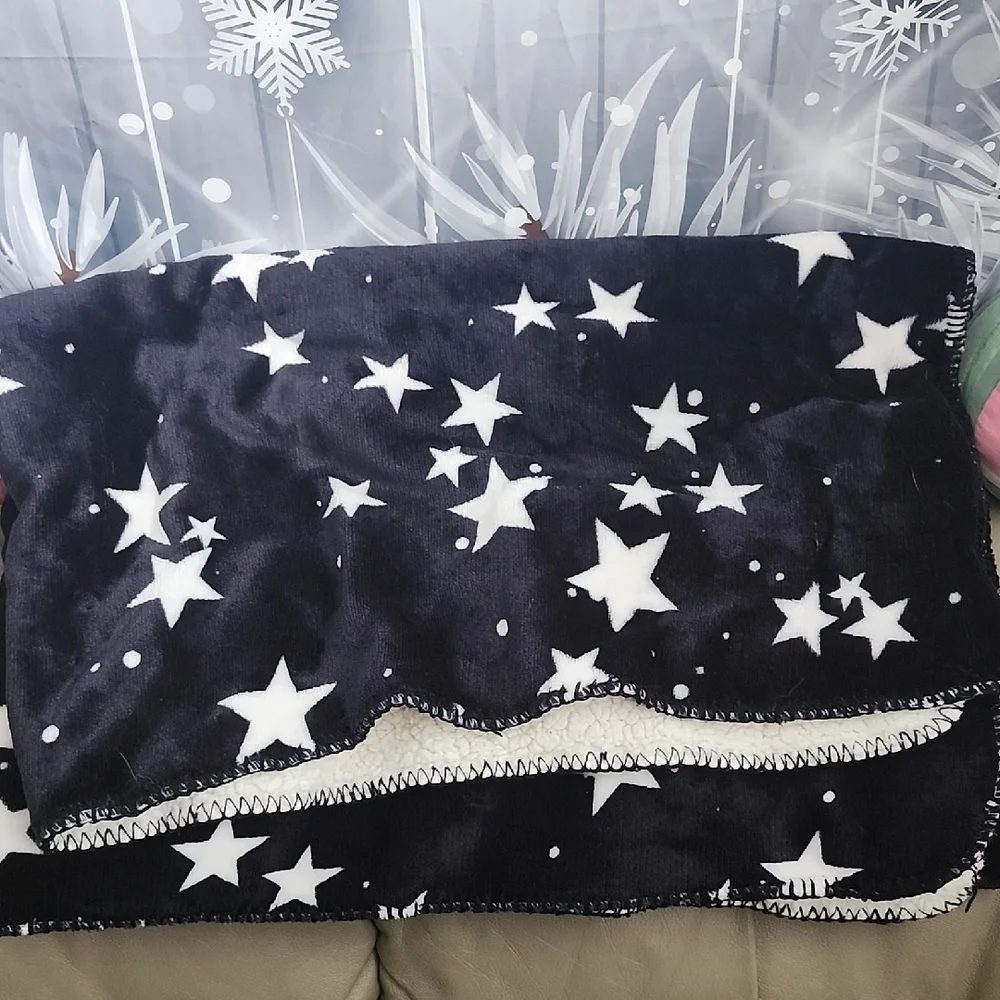 Black and White Star Blanket - Picture 1 of 2